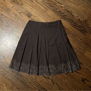 Ann Taylor Brown Pleated Skirt with Floral Embroidery 100% Cotton